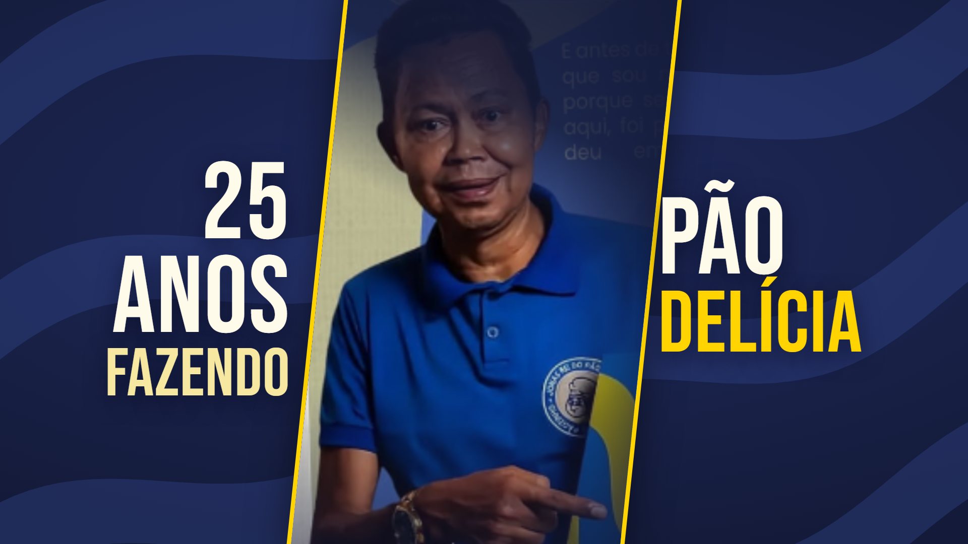 Jonas, o Rei do Pãozinho, de camisa polo azul apontando para a caixa de pãezinhos