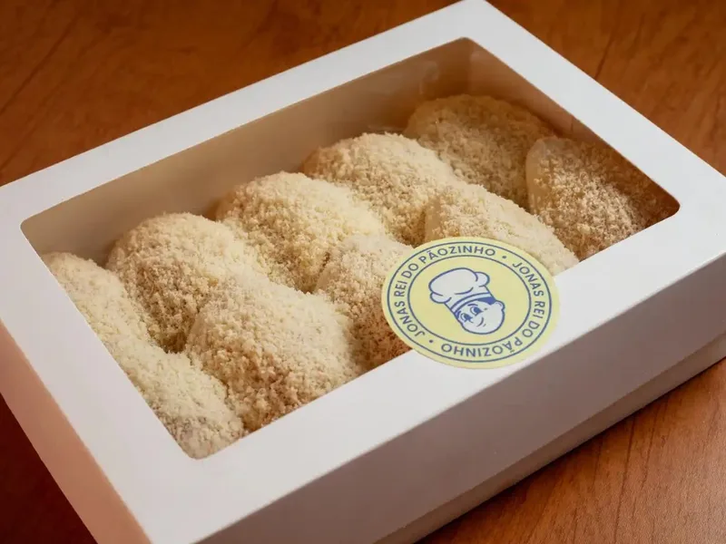 Pão Barquinho tradicional na caixa da padaria